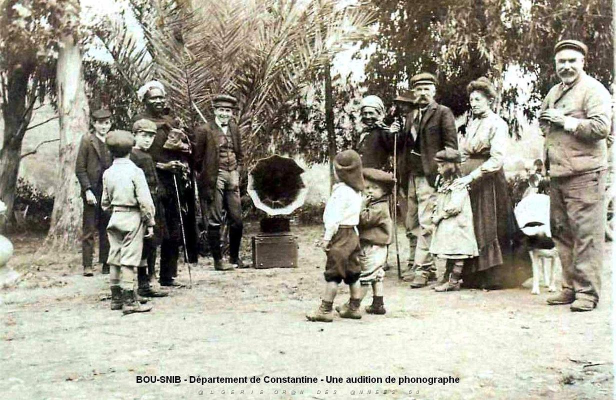 1500- Bou-Snib - Constantine -  Une audition de phonographe.jpg